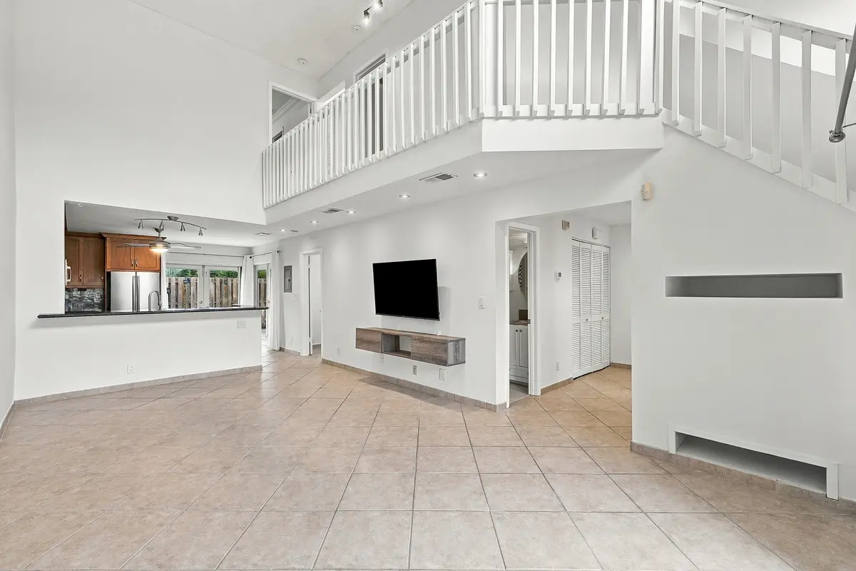 Photo 7 at 341 City View Drive, Fort Lauderdale