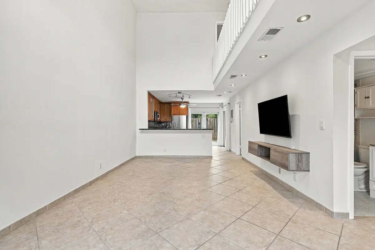 Photo 8 at 341 City View Drive, Fort Lauderdale