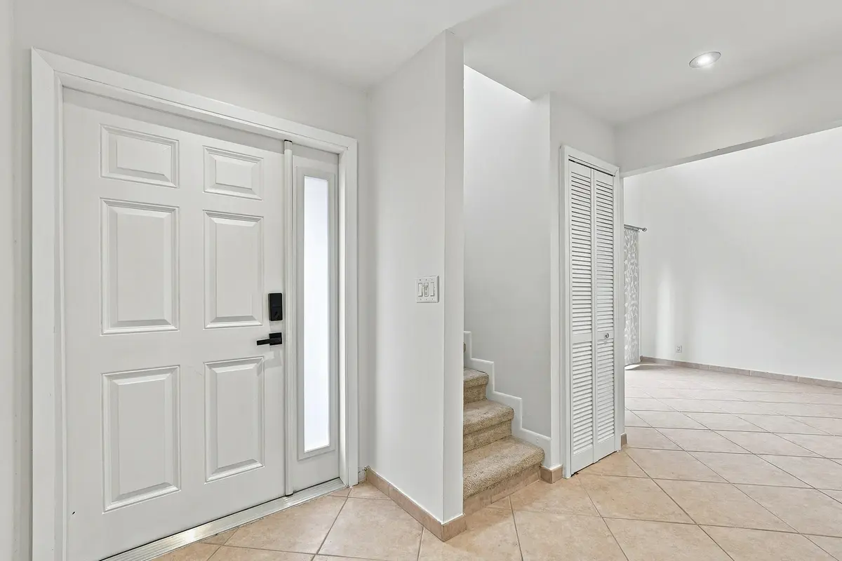 Photo 4 at 341 City View Drive, Fort Lauderdale