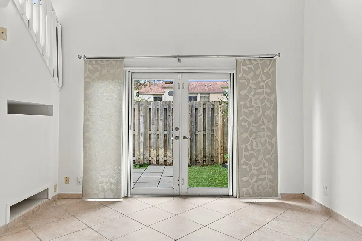 Photo 6 at 341 City View Drive, Fort Lauderdale