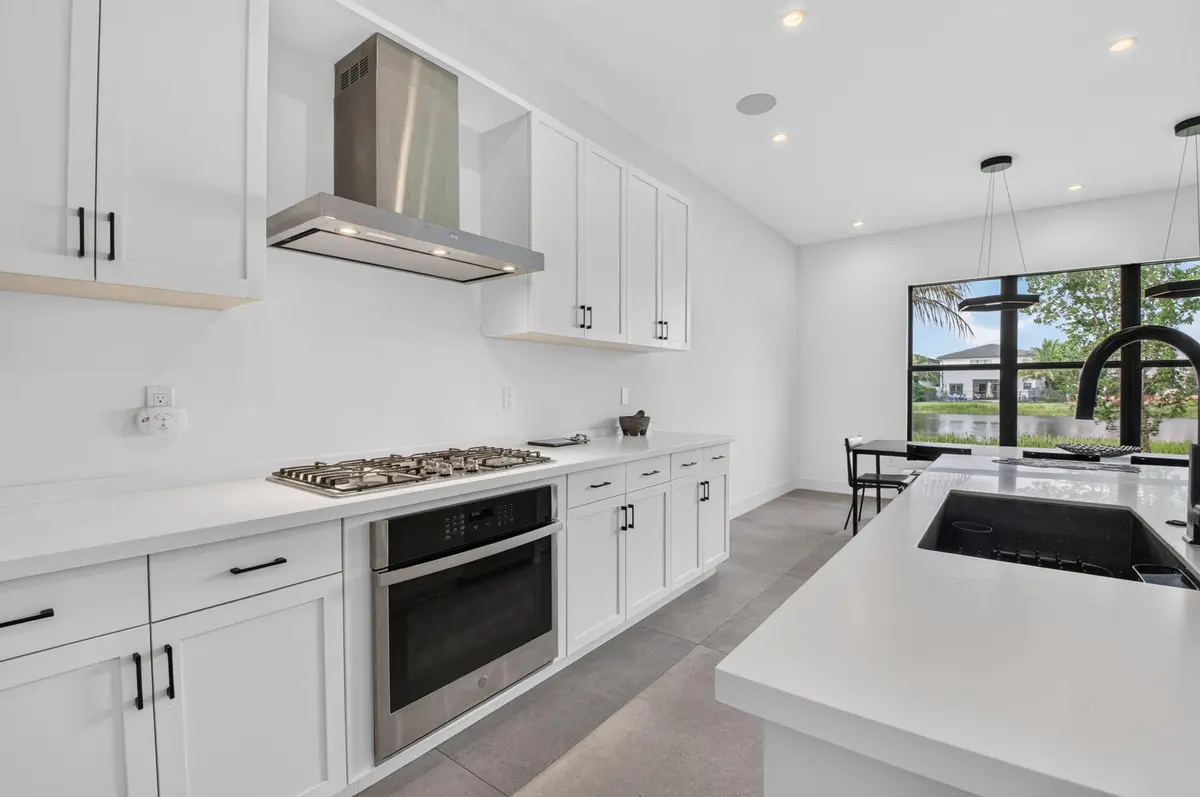 Gas Range at 8074 LAUREL FALLS Drive, Boca Raton