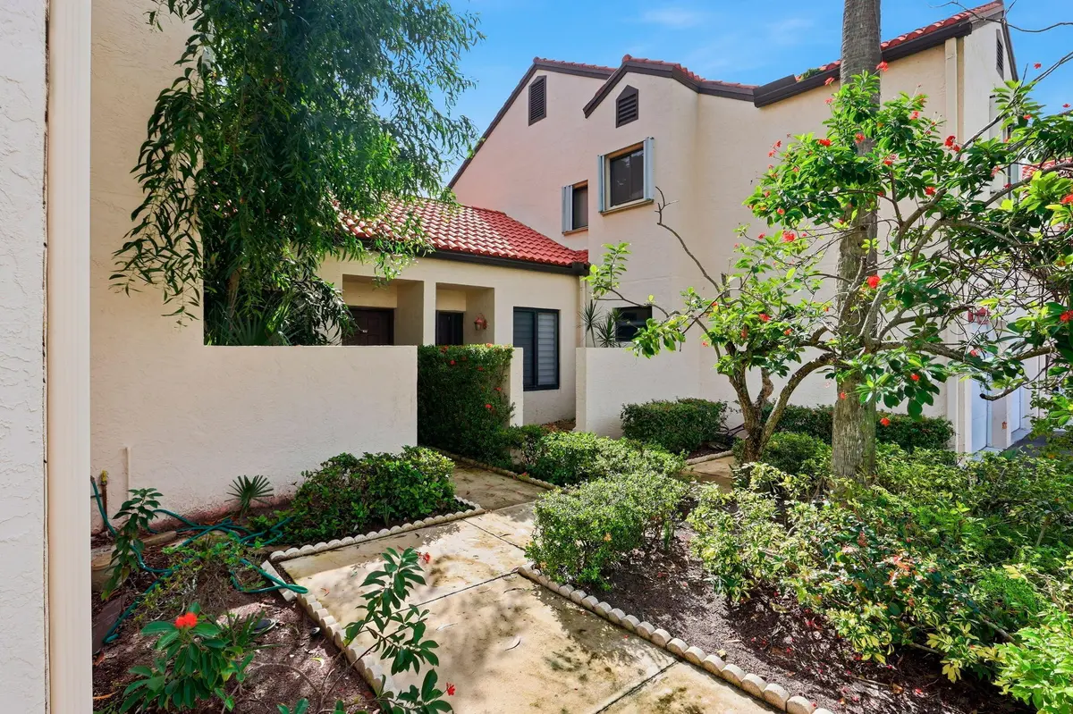 3-web-or-mls-003_0E2A0719_1 at 22 VIA DE CASAS SUR 102, Boynton Beach