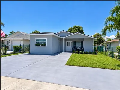 802 SW 5th Avenue, Delray Beach – Single Family Residence for sale