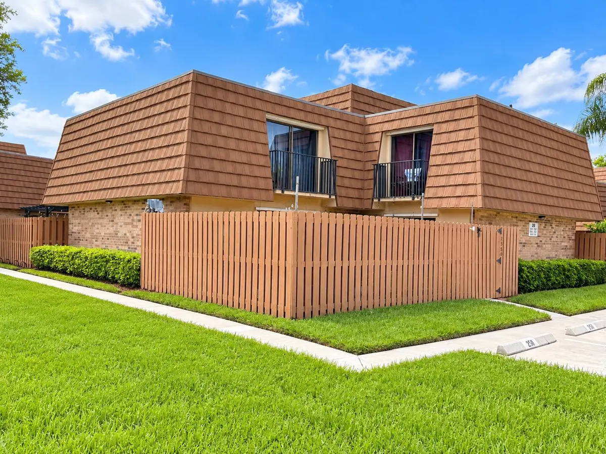 Modern Townhouse Corner with Fenced Pati at 2590 LAKEVIEW Court, Cooper City