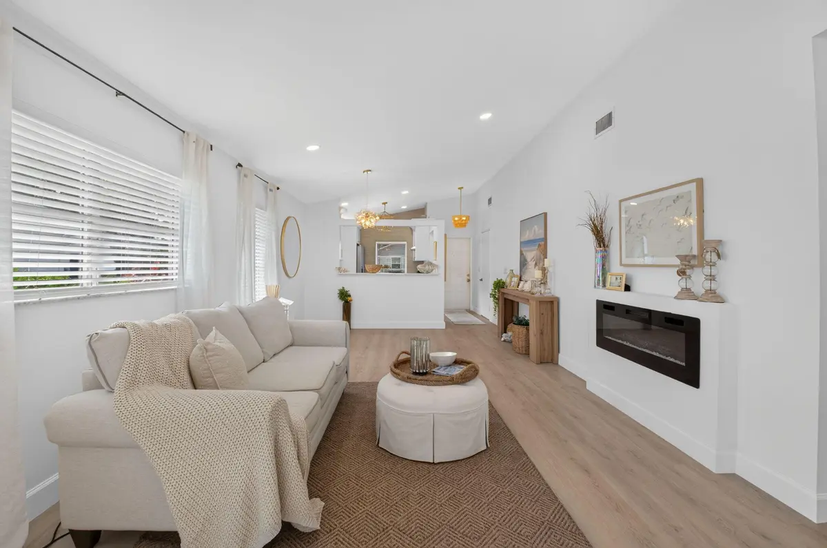 LIGHT & BRIGHT at 8625 FLAMINGO Drive, Boca Raton