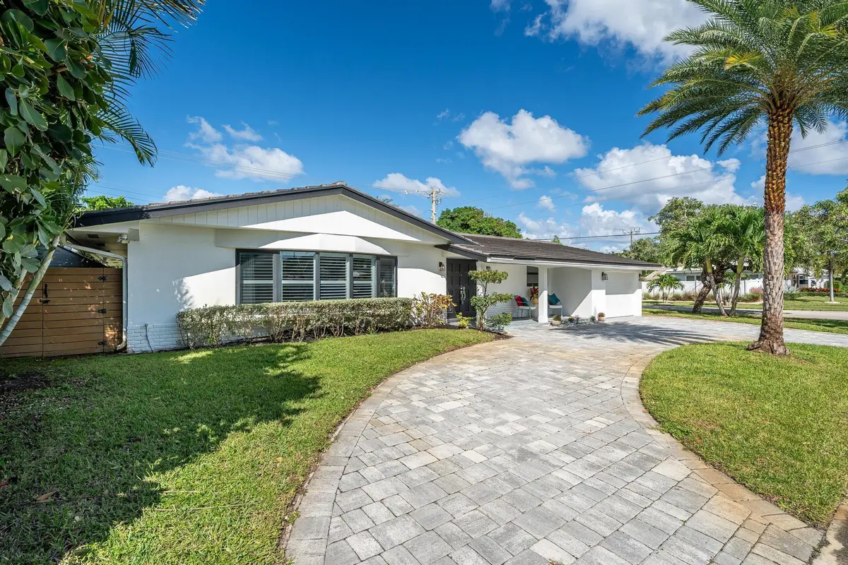 Circular paver driveway at 2197 NE 61st Court, Fort Lauderdale