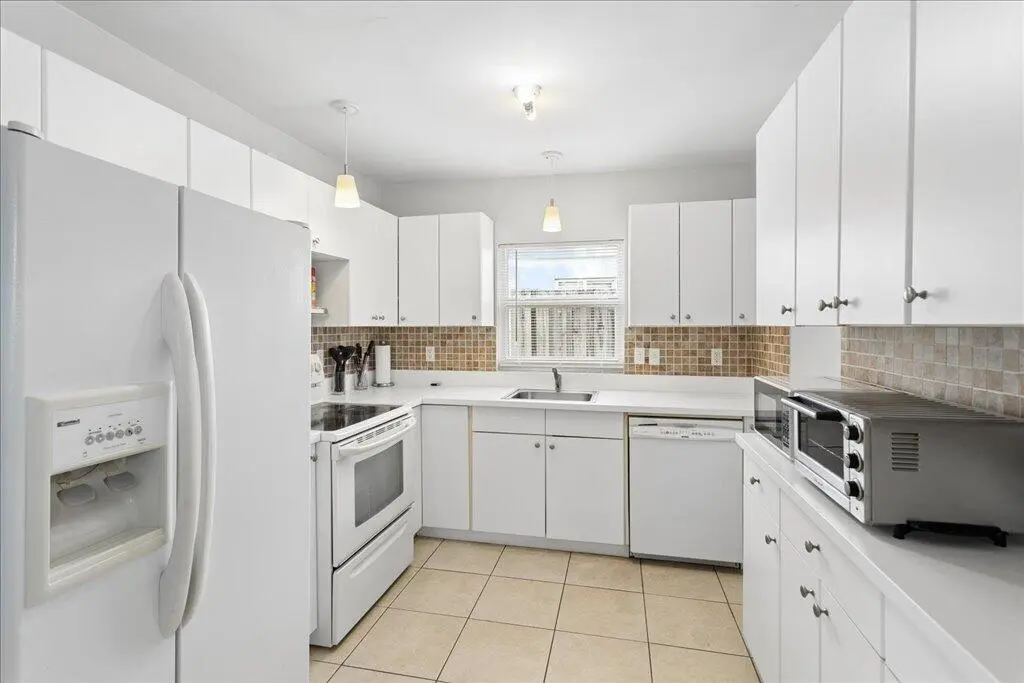 02-U9A8141 at 411 NW 52ND Street, Oakland Park