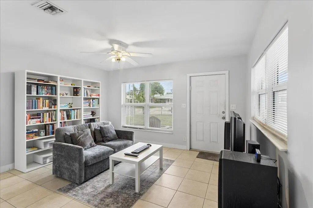 06-U9A8153 at 411 NW 52ND Street, Oakland Park