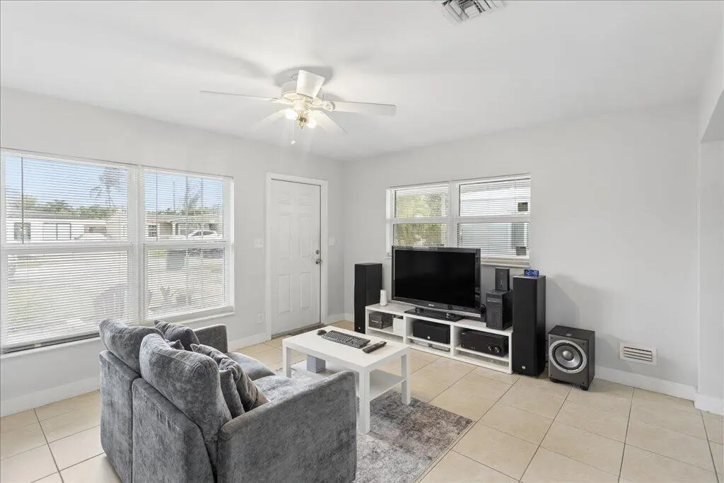 07-U9A8156 at 411 NW 52ND Street, Oakland Park