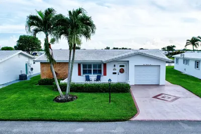 910 SW 7th Avenue, Boynton Beach – Single Family Residence for sale