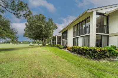 12910 Briarlake Drive C202, West Palm Beach – Condominium for sale