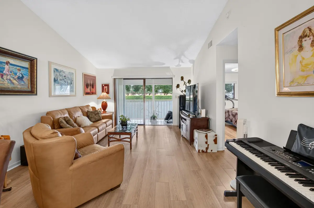 9-web-or-mls-DSC_1047 at 15301 Pembridge Avenue 61, Delray Beach