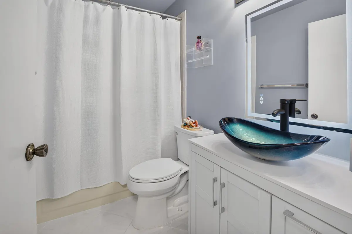29-web-or-mls-DSC_1137 at 15301 Pembridge Avenue 61, Delray Beach