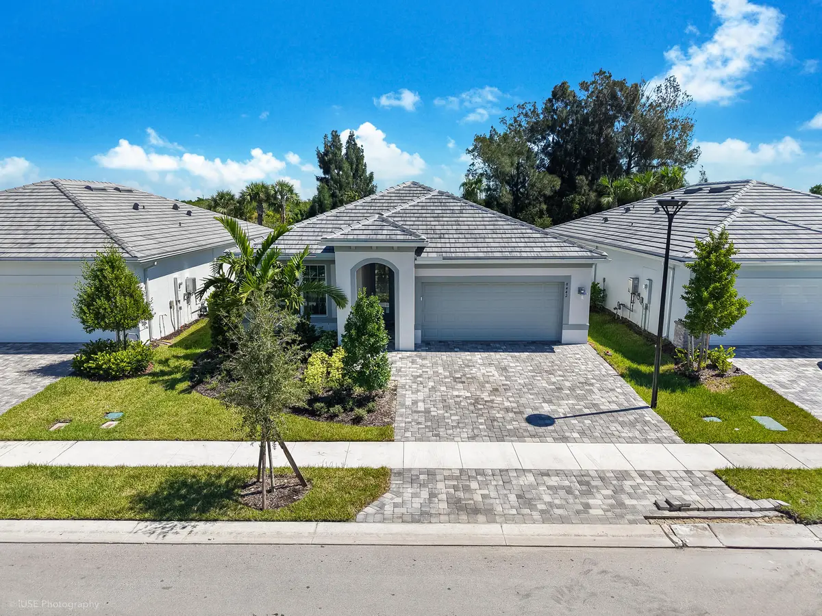 Front i at 8442 PEQUOD Avenue, Vero Beach