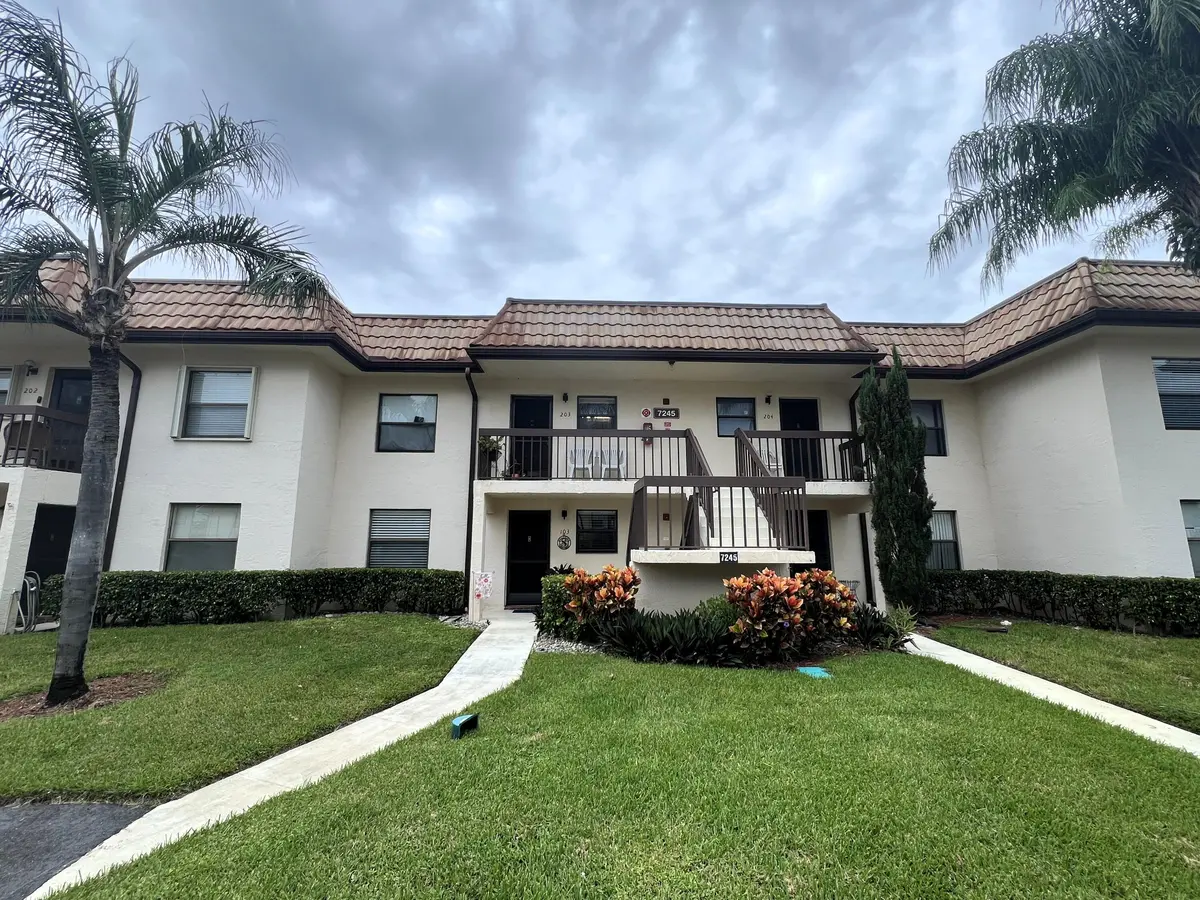 FRONT ENTRANCE at 7245 Golf Colony Court 203, Lake Worth