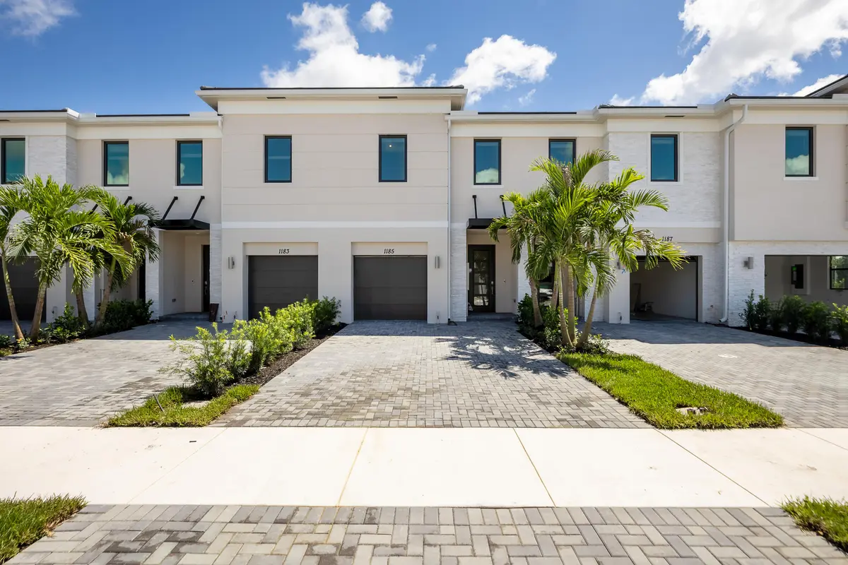Front View at 1185 Carillon Street, Wellington