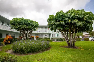 117 Kingswood F 117, West Palm Beach – Condominium for sale