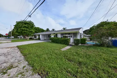 239 NE 24TH Avenue, Pompano Beach – Single Family Residence for rent