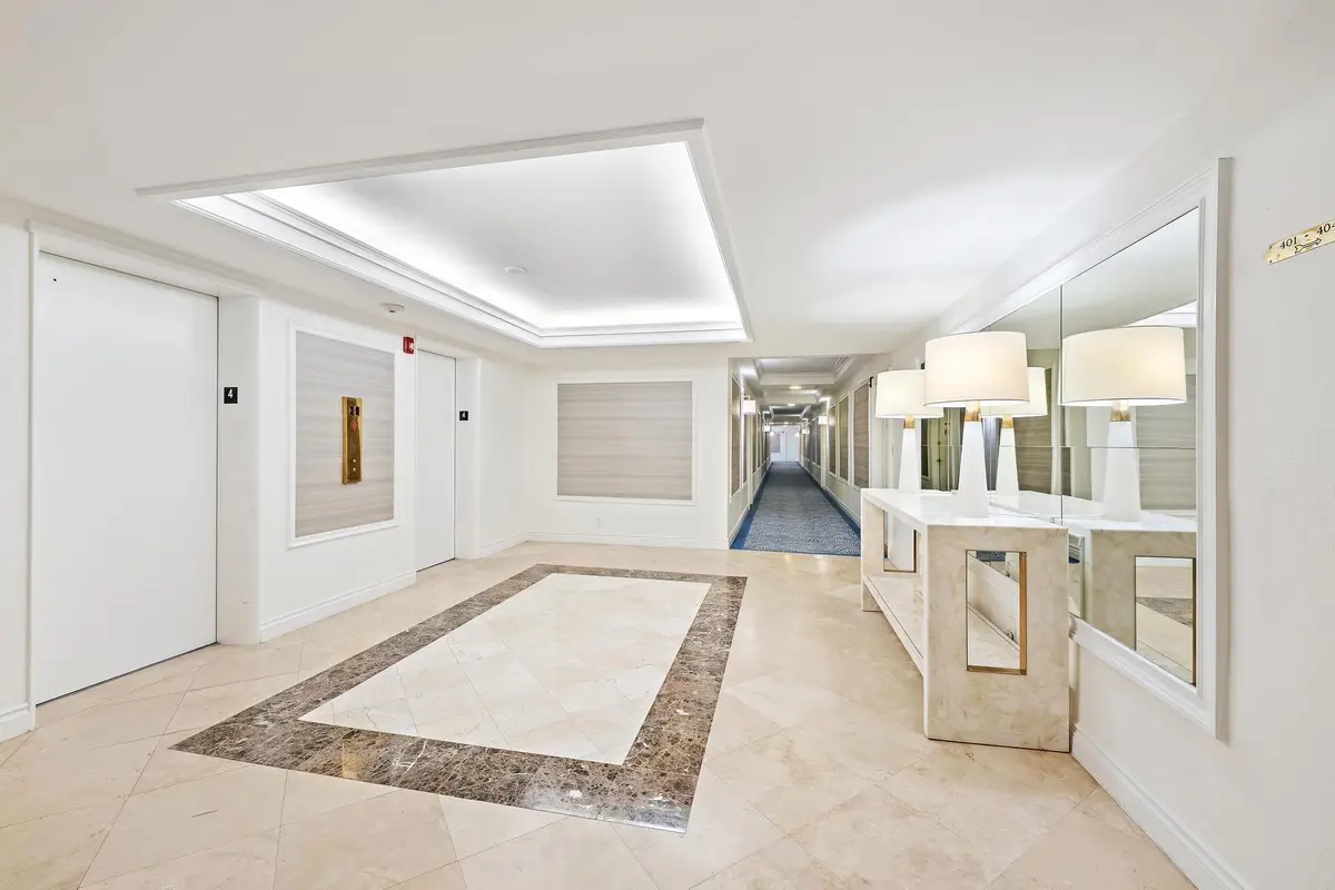 Elevator at 250 BRADLEY Place 408, Palm Beach