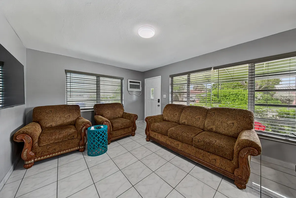 evans-37 at 2312 NE 4th Street, Pompano Beach