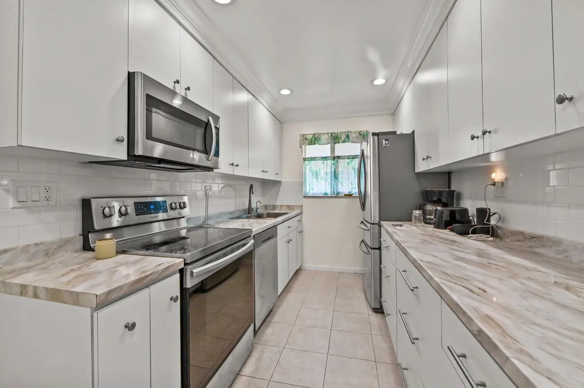 06 Kitchen at 665 High Point Drive C, Delray Beach