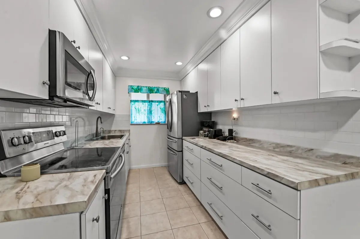 07 Kitchen Alternate at 665 High Point Drive C, Delray Beach