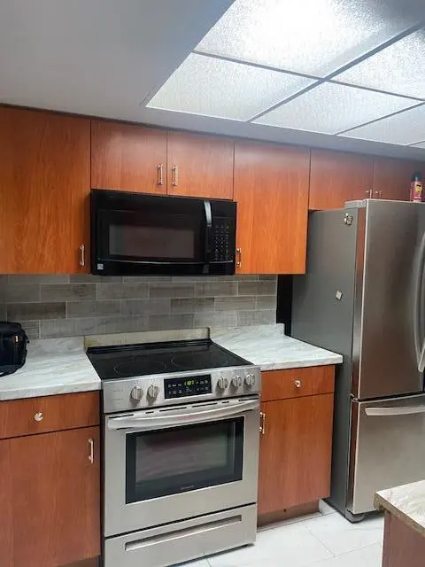 6800 6 at 6800 Simms Street, Hollywood