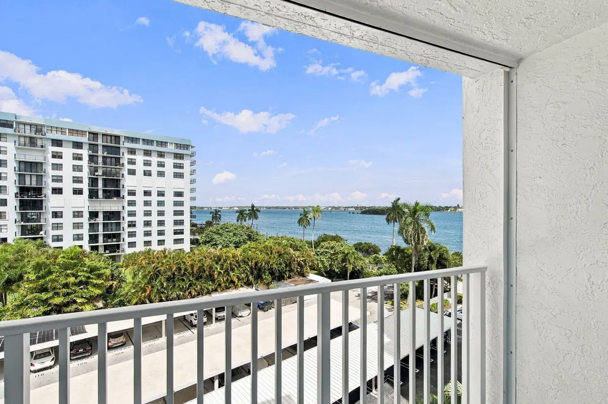 24-web-or-mls-024_DSC02410 at 3901 S FLAGLER Drive 605, West Palm Beach