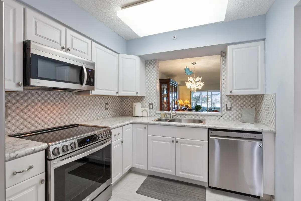 New Backsplash and counters, cabinets at 6096 HUNTWICK Terrace 206, Delray Beach