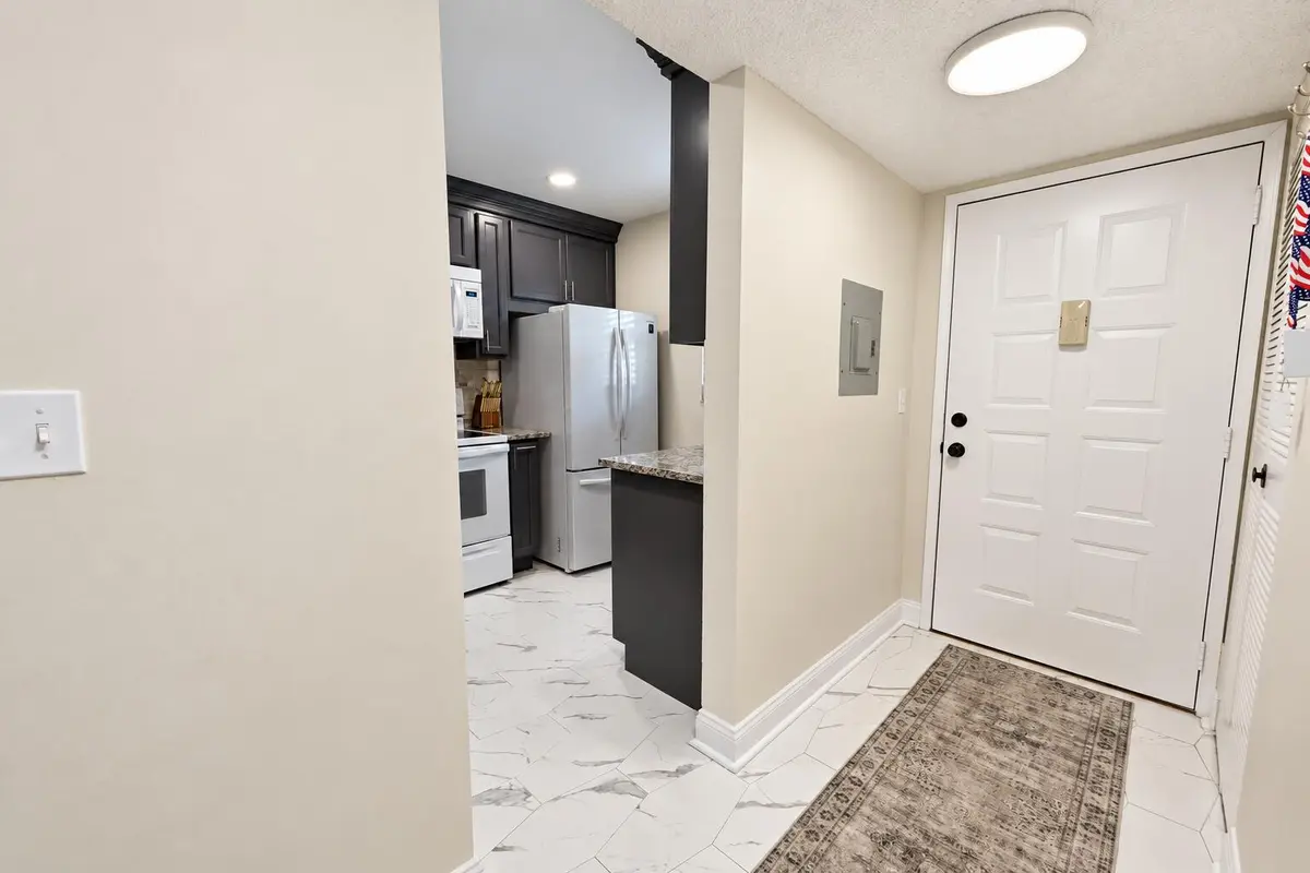 103 entryway 2 at 7094 Golf Colony Court 103, Lake Worth