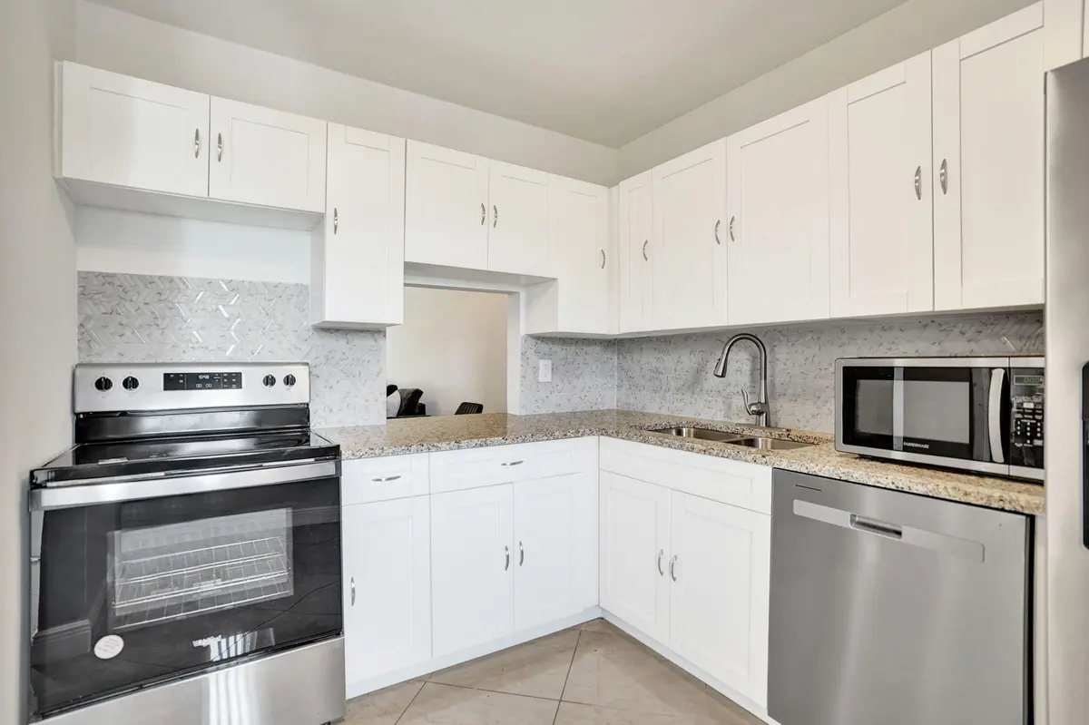 KITCHEN at 130 Lake Meryl Drive, West Palm Beach