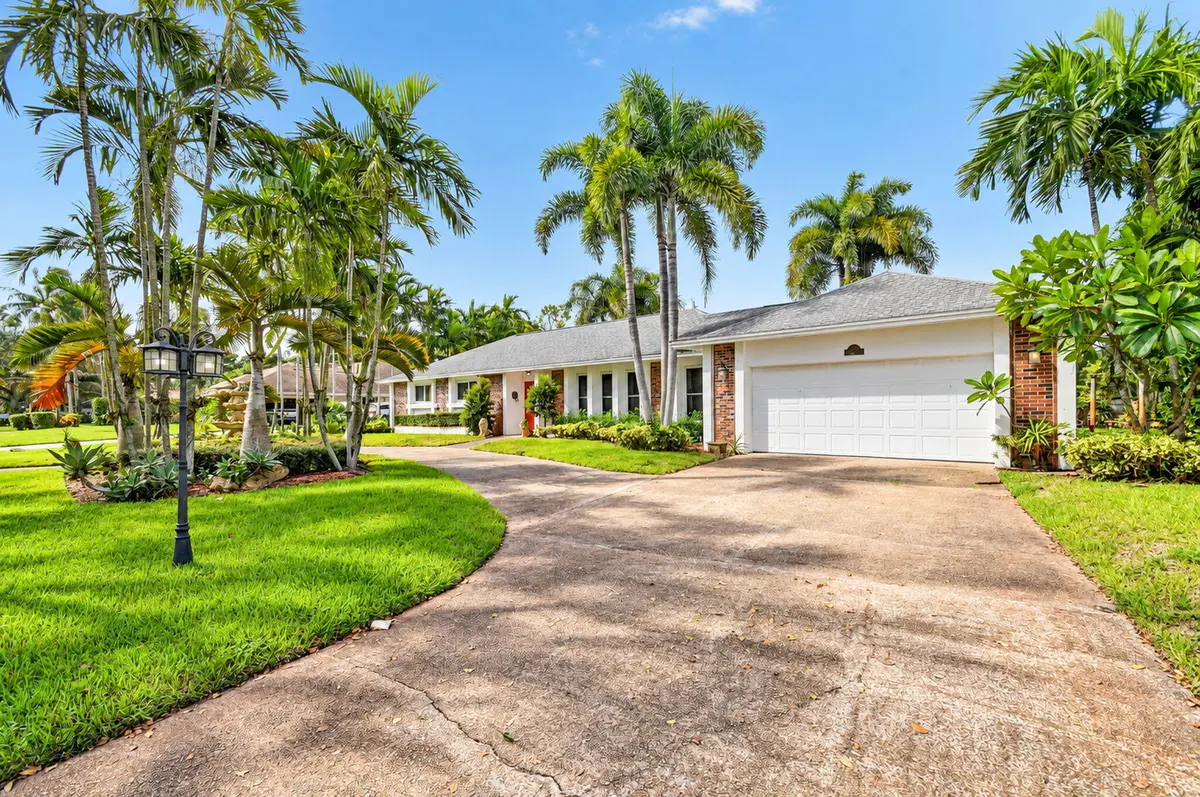 Home for Sale in West Palm Beach at 8 Bell Lane, West Palm Beach