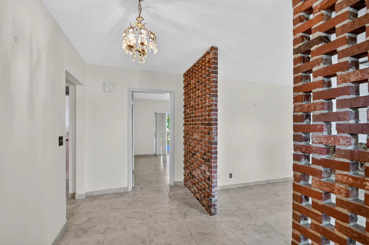 Hallway at 8 Bell Lane, West Palm Beach