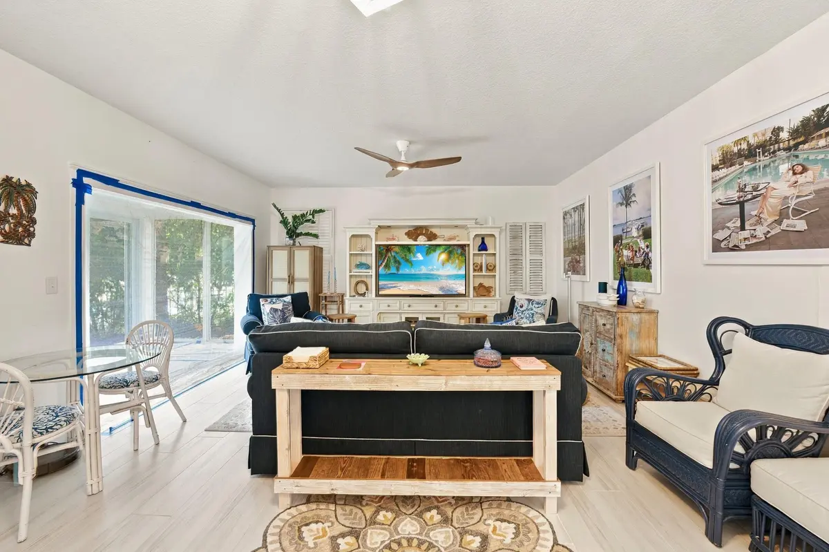 23_026__jjl3812_with_tv at 3107 FAIRWAY Drive, Jupiter