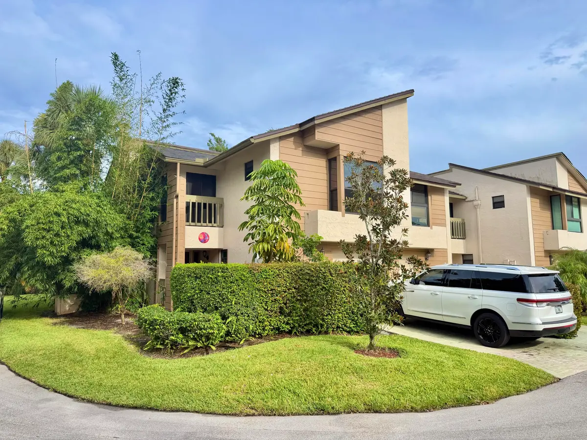 Ironwedge Boca Raton at 6069 GLENDALE Drive, Boca Raton