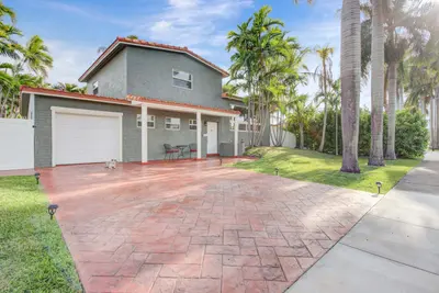 1100 NE 4TH Street, Hallandale Beach – Single Family Residence for rent