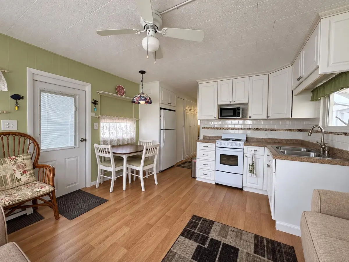 open plan at 15 HIBISCUS Drive H, Briny Breezes