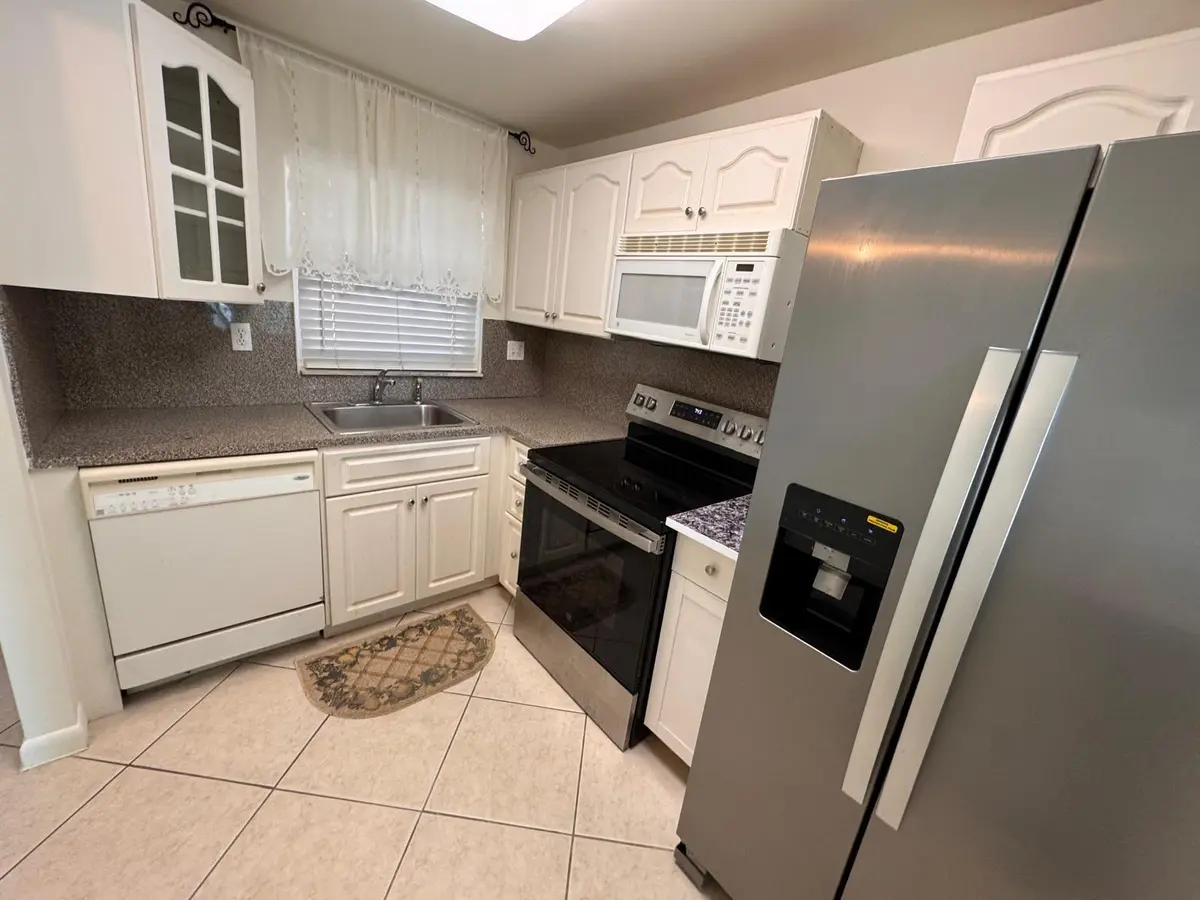 9660 27 at 9660 SUNRISE LAKES Boulevard 202, Sunrise