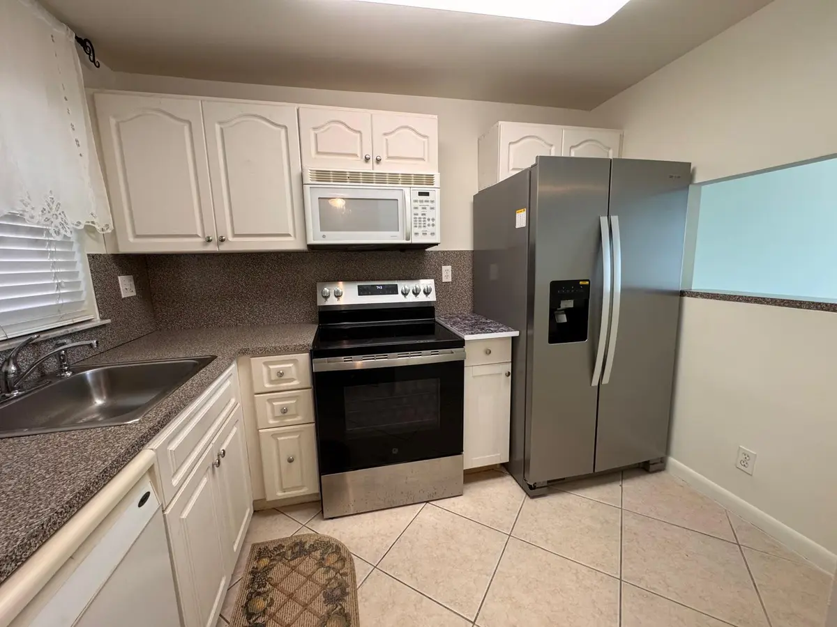 9660 31 at 9660 SUNRISE LAKES Boulevard 202, Sunrise