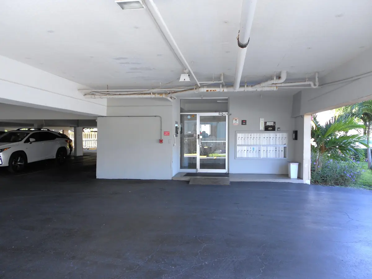 BLDG. MAIN ENTRANCE at 2010 FILLMORE Street 303, Hollywood