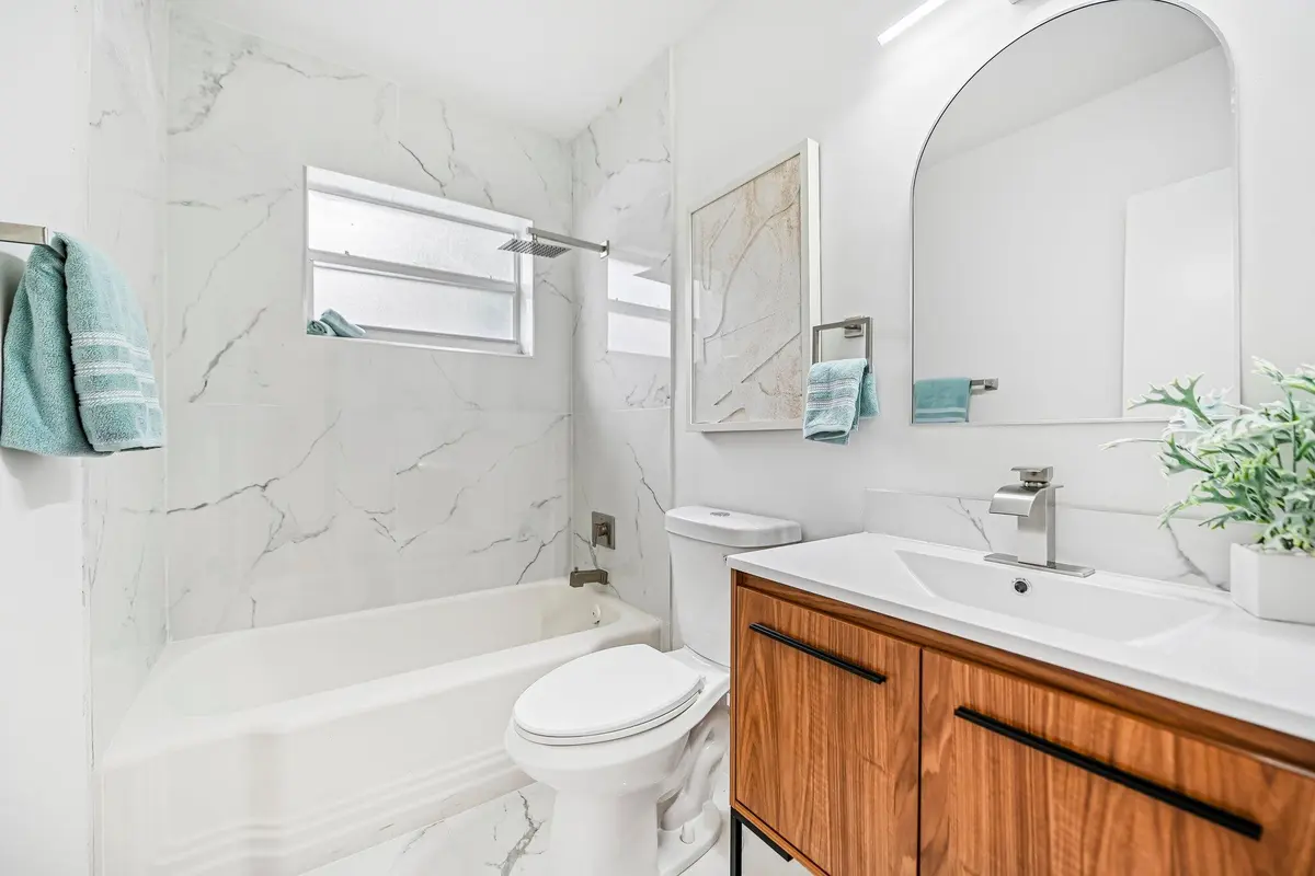 33-web-or-mls-NE 165th St-S0110-033 at 285 NE 165TH Street, Miami