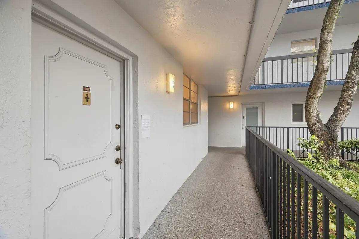 3210 HOLIDAY SPRINGS Boulevard 2-108, Margate, FL – photo 1