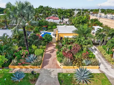 415 Colonial Road, West Palm Beach – Single Family Residence for sale