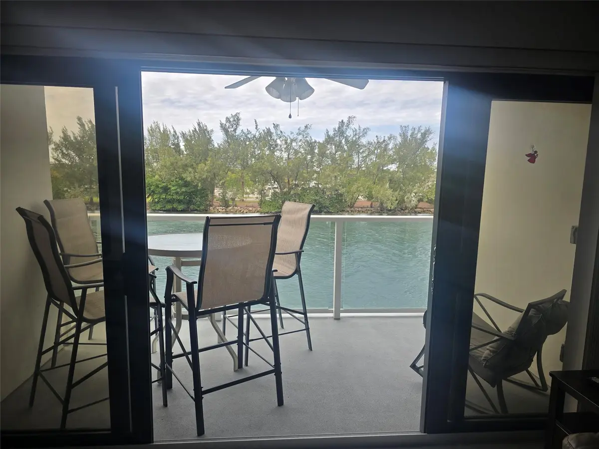 Photo 5 at 1401 N RIVERSIDE Drive 405, Pompano Beach
