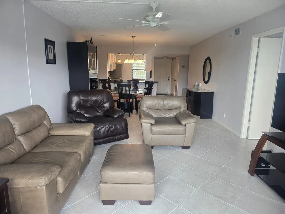 Photo 7 at 1401 N RIVERSIDE Drive 405, Pompano Beach