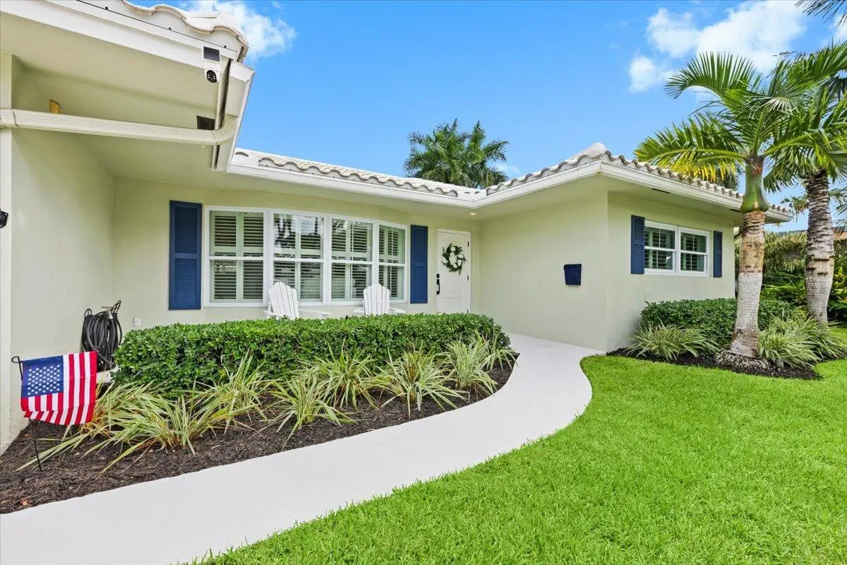 Covered Front Patio | West Exposure at 38 SW 10th Avenue, Boca Raton