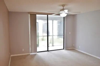 5130 Las Verdes Circle 121, Delray Beach – Condominium for sale
