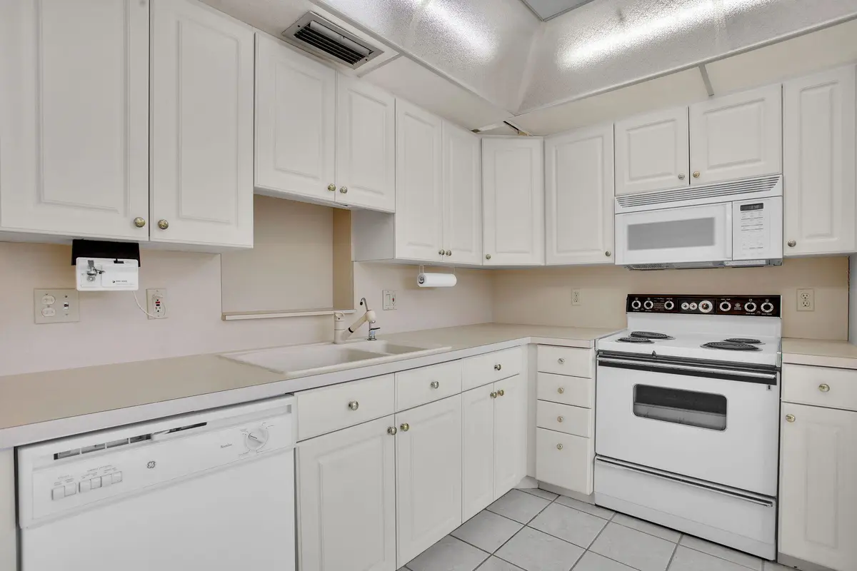 KITCHEN at 3002 Portofino Isle M3, Coconut Creek