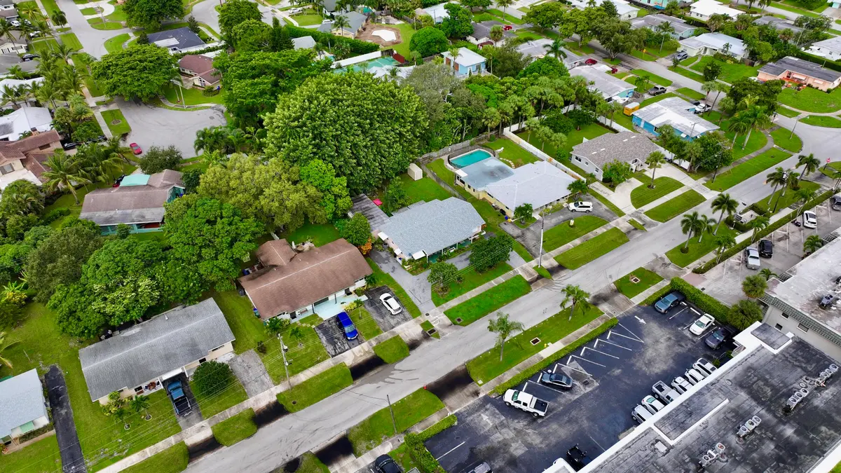 dji_fly_20261002_101850_0104_17910273568 at 315 Northlake Drive 315/317, North Palm Beach