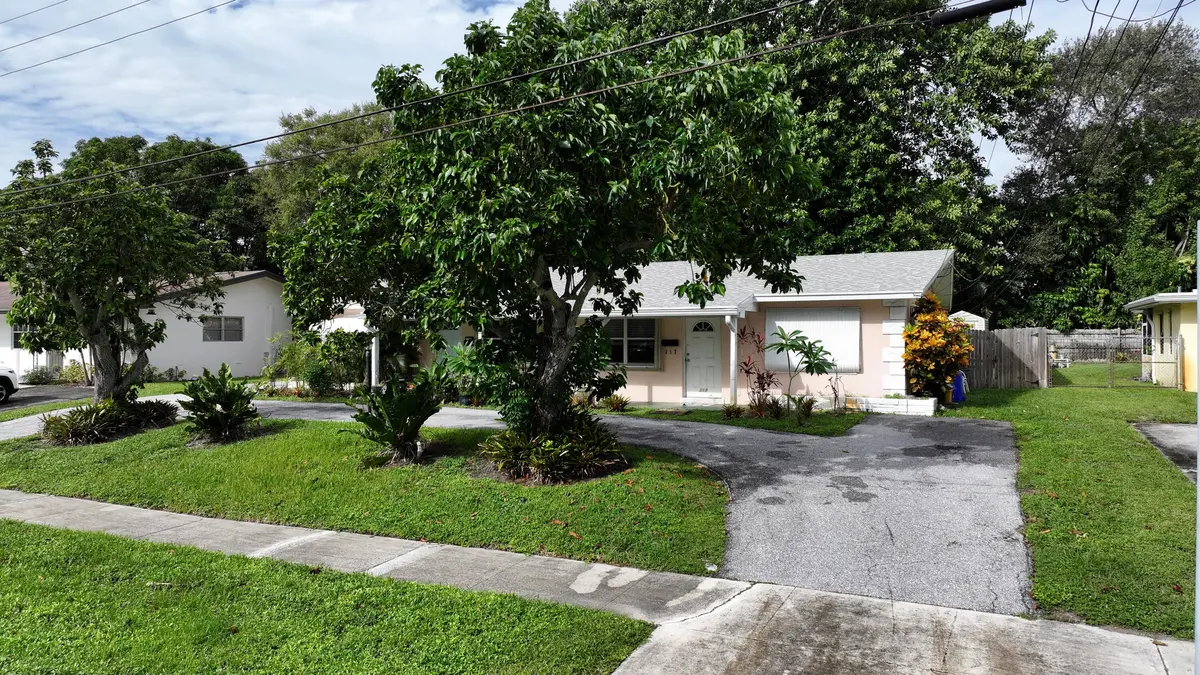 dji_fly_20261002_101450_0083_17910273692 at 315 Northlake Drive 315/317, North Palm Beach